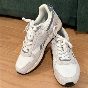 NEVER WORN Reebok Women’s White and Gray Sneakers Size 8.5